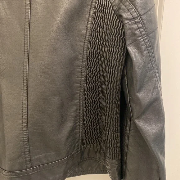 Faux Black Leather Jacket moto - Picture 6 of 11